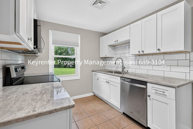 Building Photo - Fully Renovated 2BR/1BA Home for Rent