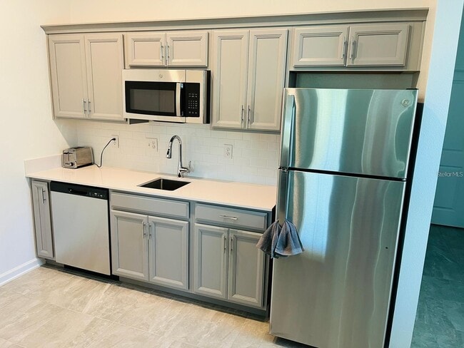 Building Photo - 6319 Lakepine St