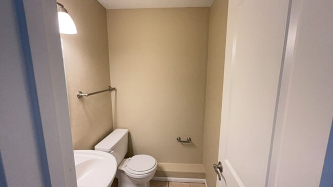Building Photo - Call today and move in quickly before its ...
