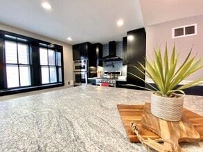 Building Photo - 712 N West St