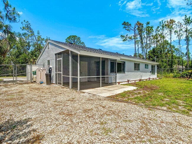 Building Photo - 178 Swift St