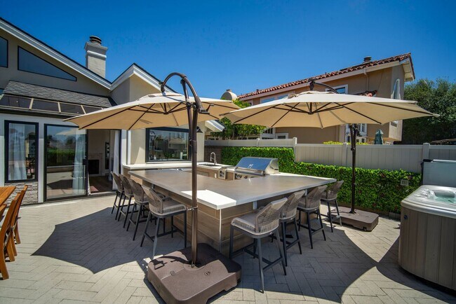 Building Photo - Experience Coastal Living at Its Finest in...
