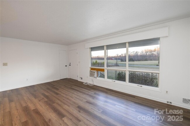 Building Photo - 44261 US-52