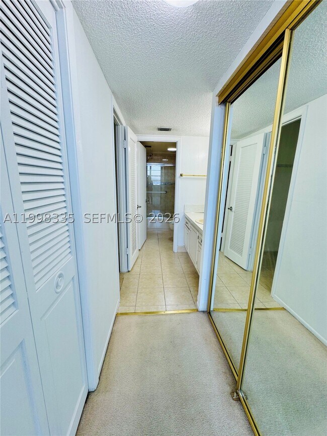 Building Photo - 18011 Biscayne Blvd