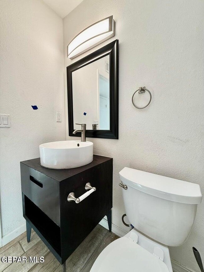 Building Photo - 10833 Cardigan Dr