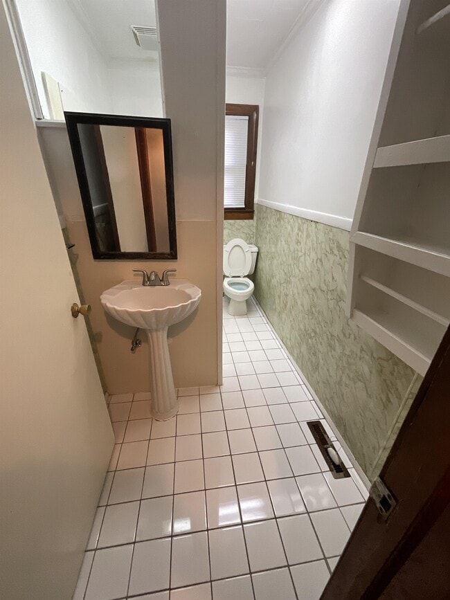 Building Photo - 28 St Mary Ave NW