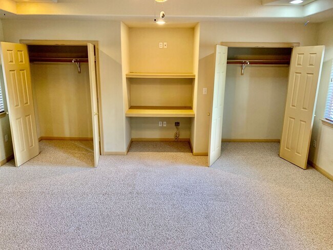 Building Photo - Beautiful 2 Bed/2.5 Bath Home in Round Roc...