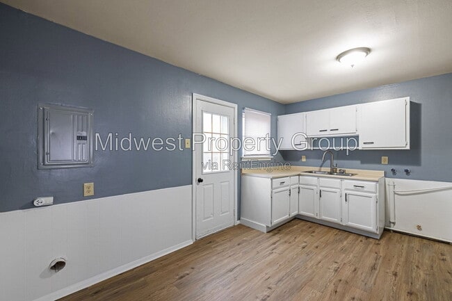 Building Photo - 1432 E Pitman Ave