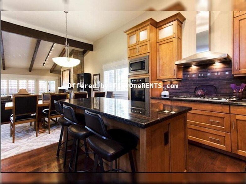 Building Photo - This property offers a NO DEPOSIT option available for qualified renters!