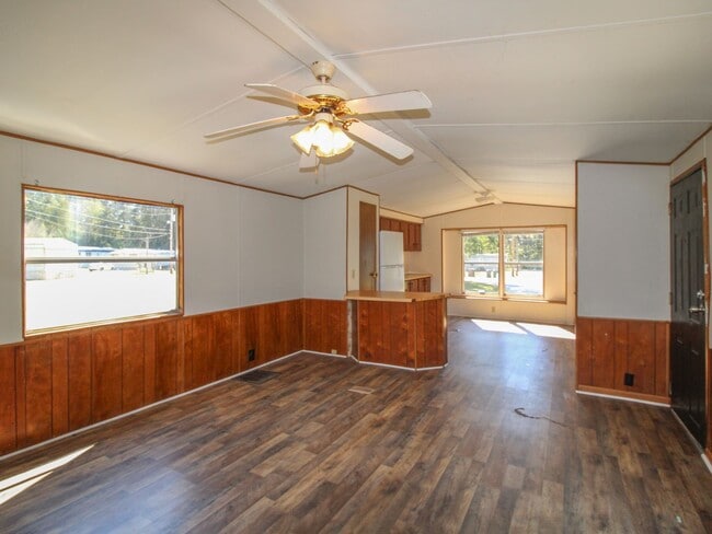 Building Photo - Updated 2BR/1BA Trailer in Muscle Shoals –...