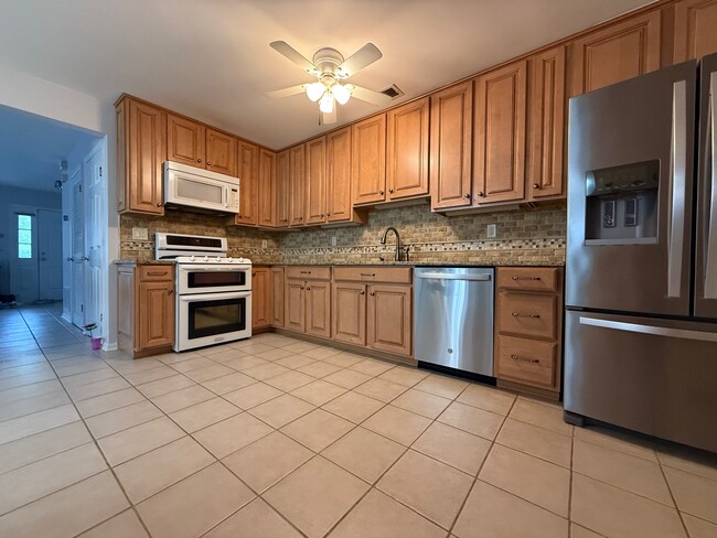 Building Photo - 885 Crimson Ct
