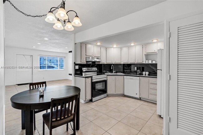 Building Photo - 2175 NE 56th St