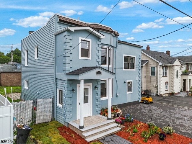 Building Photo - 70 Bruno St