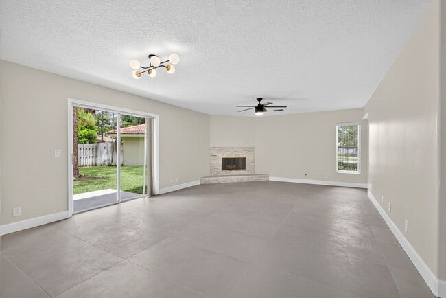 Building Photo - 1135 Staghorn St