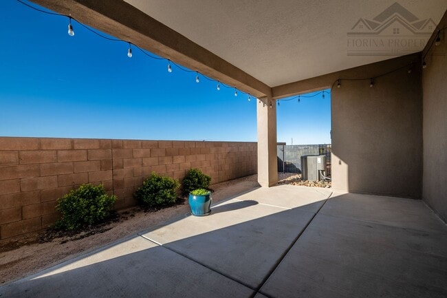 Building Photo - 1 MO. FREE RENT! Gorgeous Corner-Lot Townhouse with Mountain Views