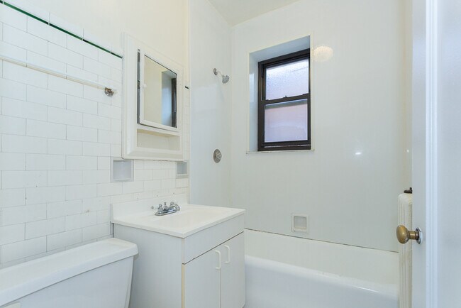 Building Photo - 346 Park Ave