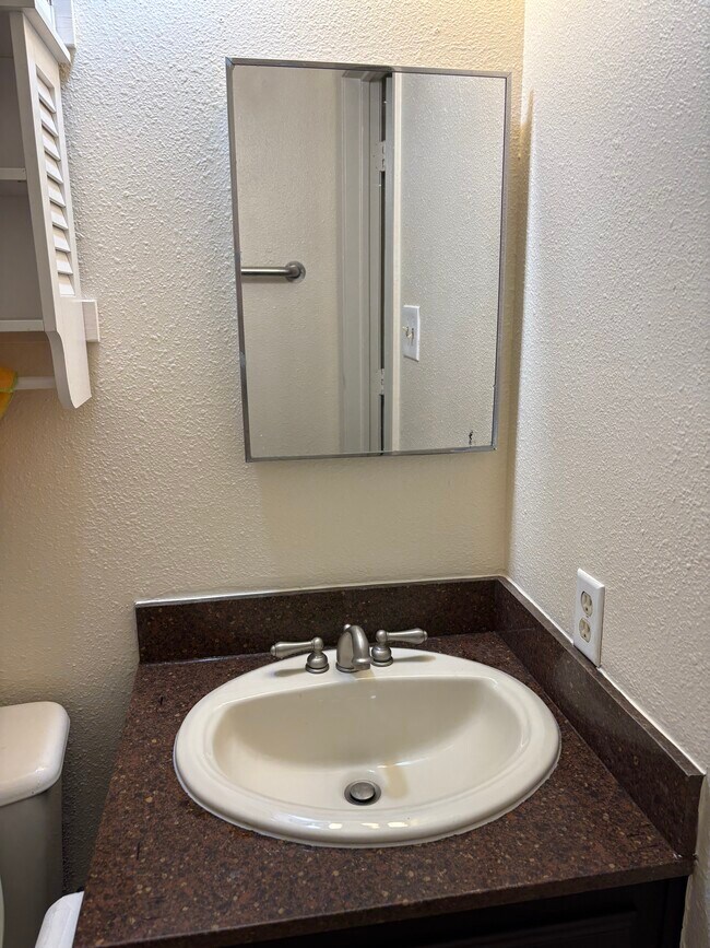 Building Photo - 489 Northwood Cir