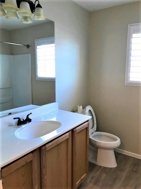 Building Photo - UPDATED 3 BED, 2.5 BATH, 1127 SQ FT