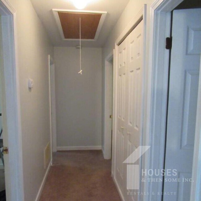 Building Photo - 123 Abbotsford Dr