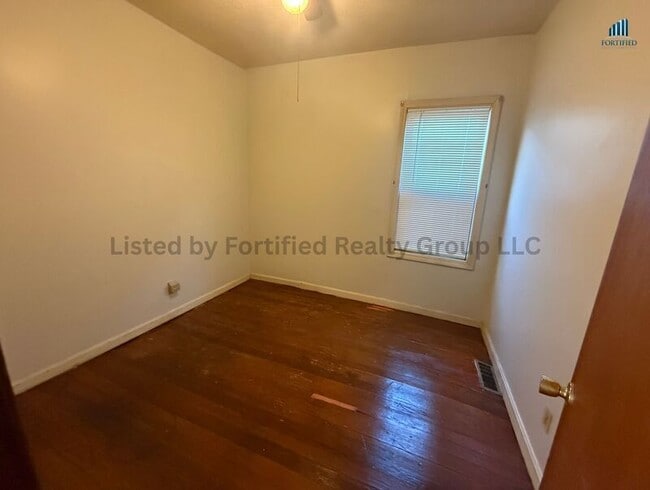 Building Photo - 137 Barnes St