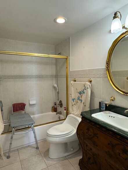 Building Photo - 5825 Collins Ave