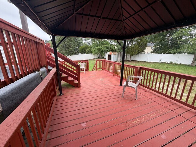 Building Photo - 536 Skylark Dr