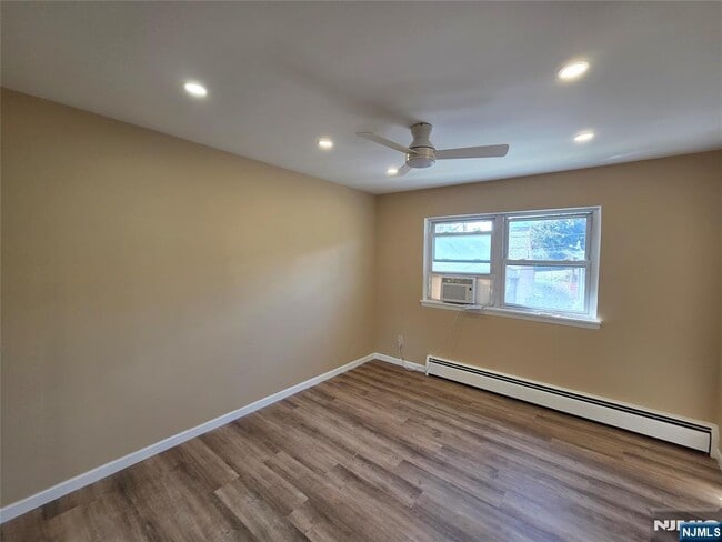 Building Photo - 1628 Valley 2A Vly