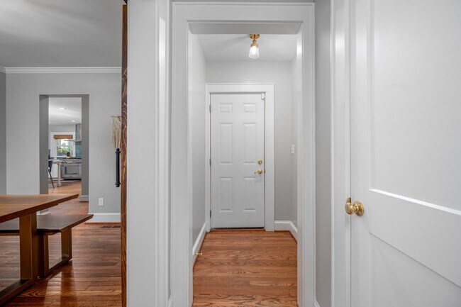 Building Photo - 211 Hargrove St