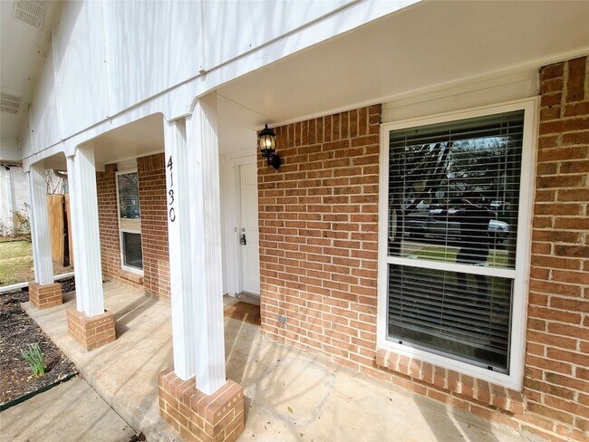 Building Photo - 4130 Santa Barbara Dr