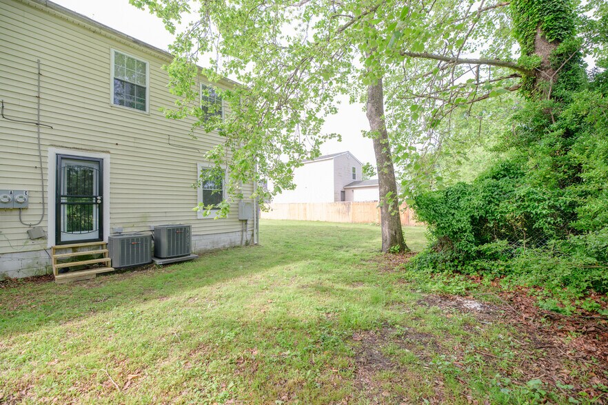 Building Photo - 834 C Ave
