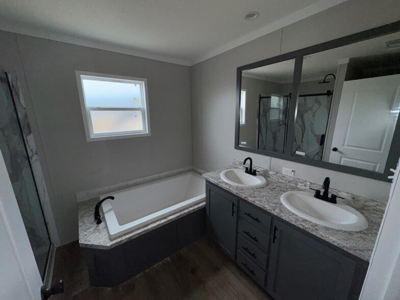 Building Photo - 300 Patriot Ln