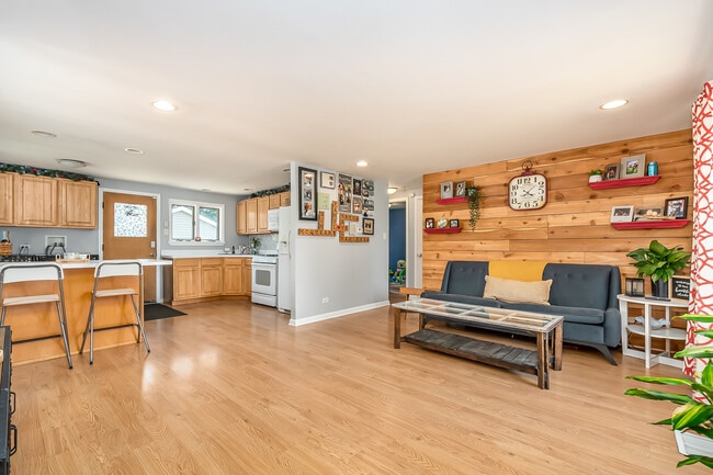 Building Photo - 4001 W 90th Pl