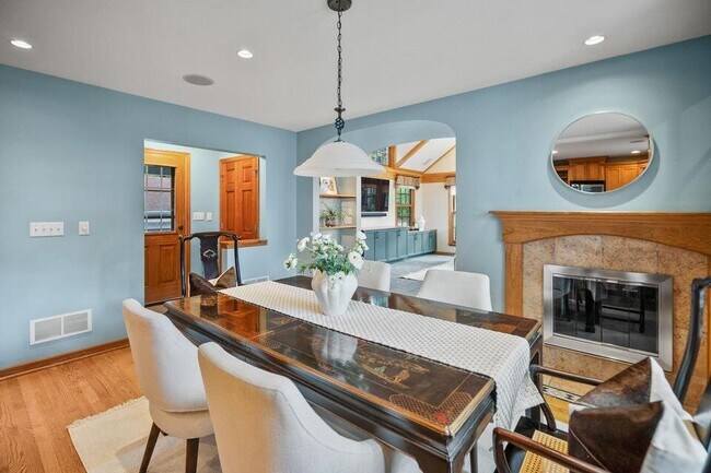 Building Photo - 5160 N Kent Ave