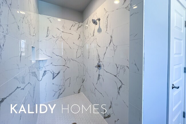 Building Photo - 12624 E Hefner Rd