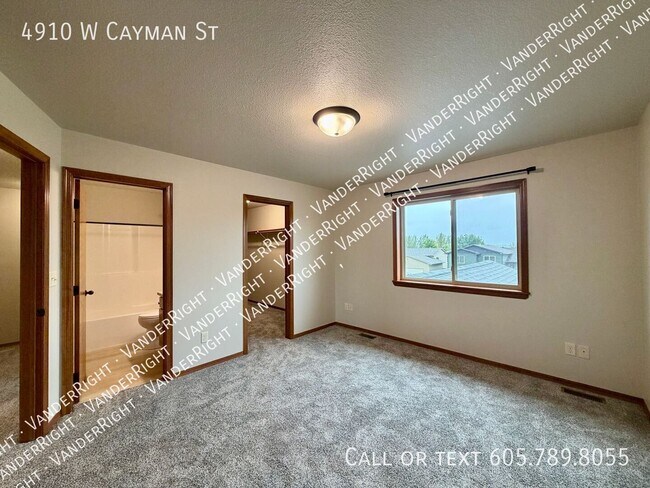 Building Photo - 4910 W Cayman St