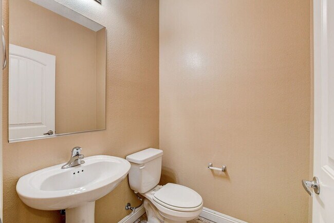 Building Photo - 1074 Fish Pond Ave