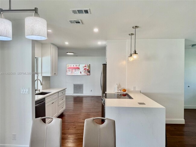 Building Photo - 8 Tam O Shanter Ln