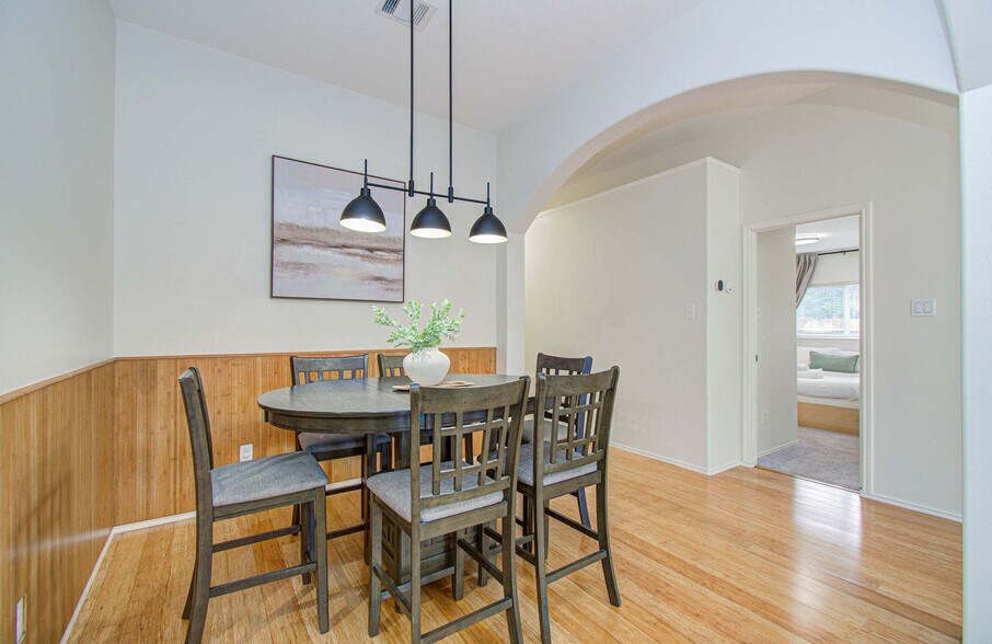 Building Photo - 7207 Crescent Mills Dr