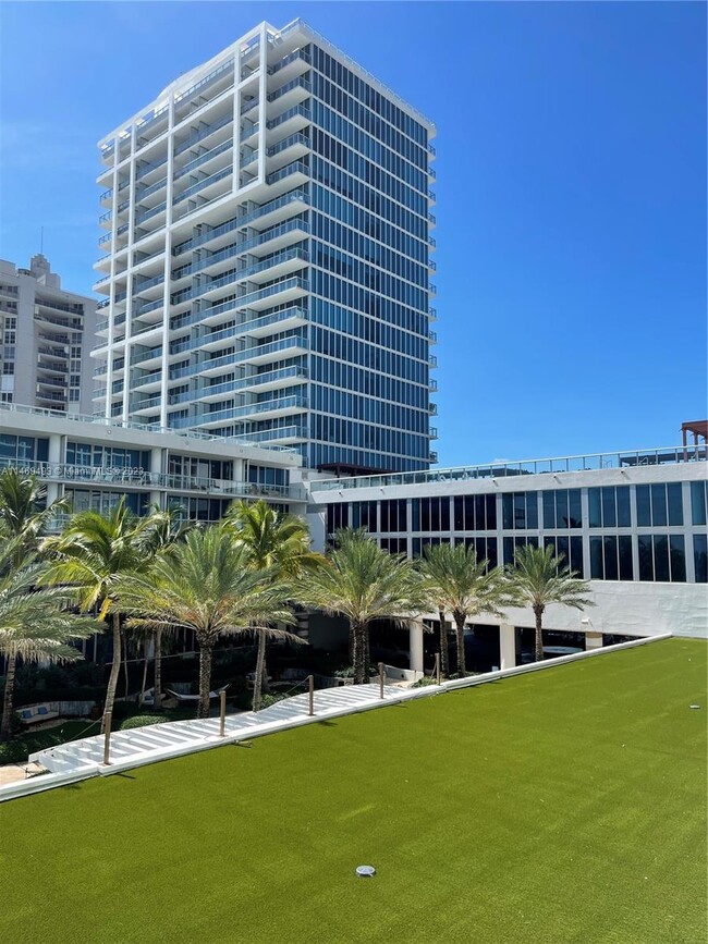 Building Photo - 6801 Collins Ave