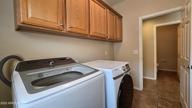 Building Photo - 6091 S 257th Dr