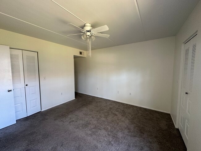 Building Photo - 409 Meadow Ln