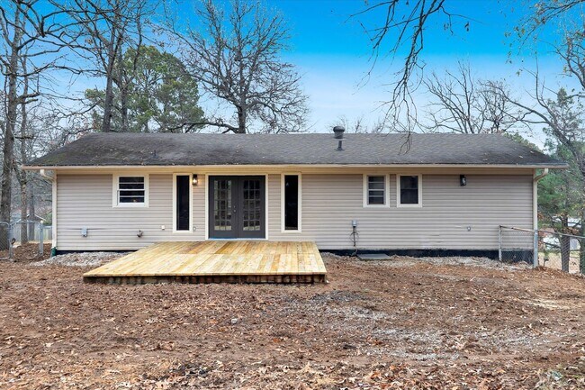 Building Photo - 1803 Deerwood Dr