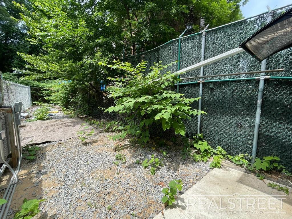 Building Photo - Stunning Brand New 1.5 Bed Duplex with Pri...