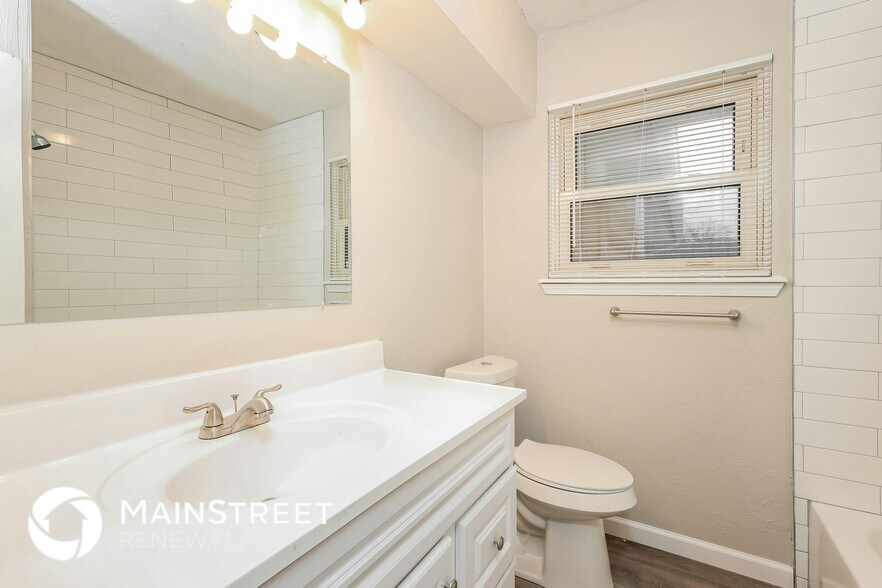 Building Photo - 2005 Fox Ave