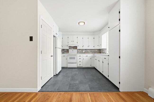 Building Photo - 11 Caribou Dr