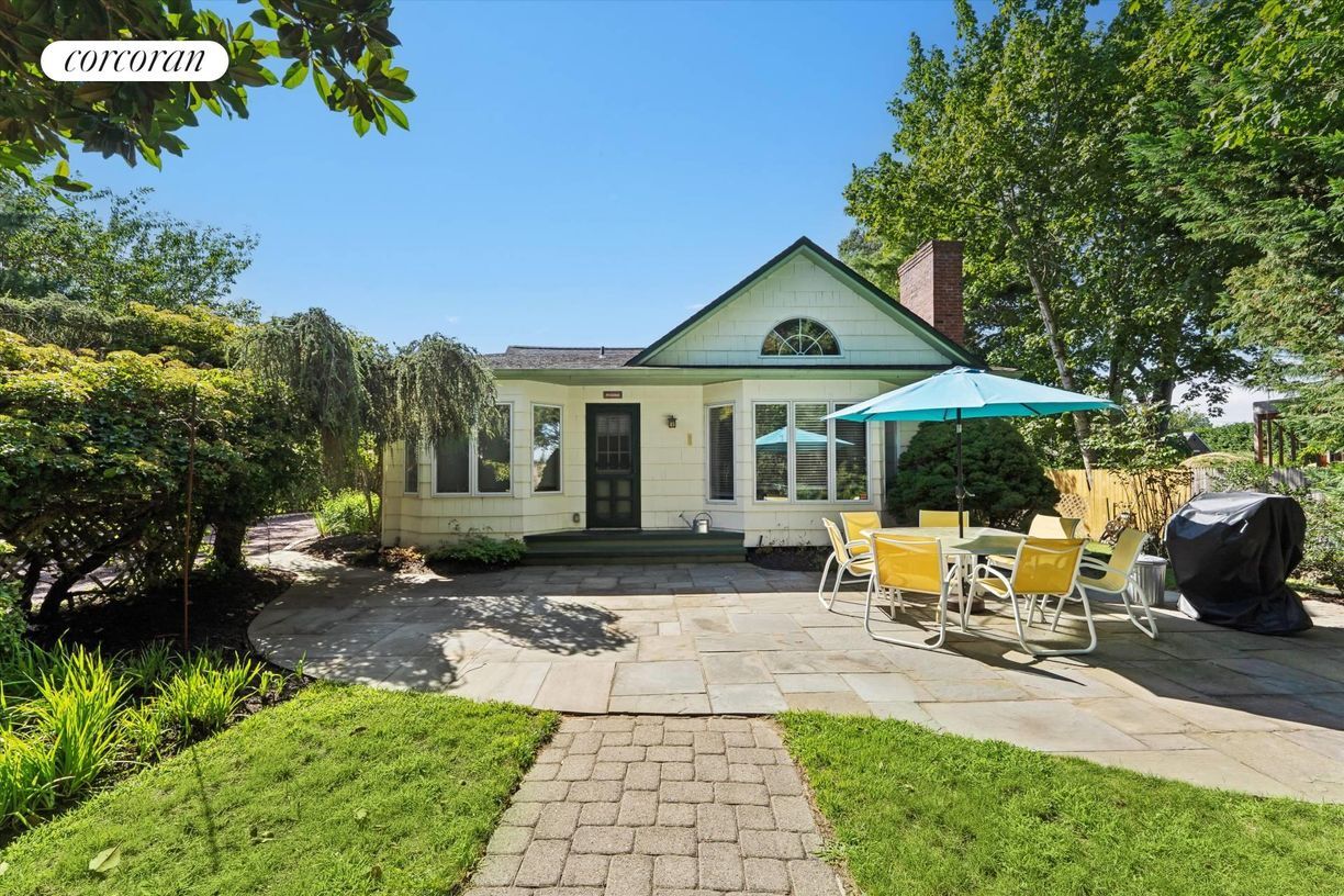 Building Photo - 414 Main St