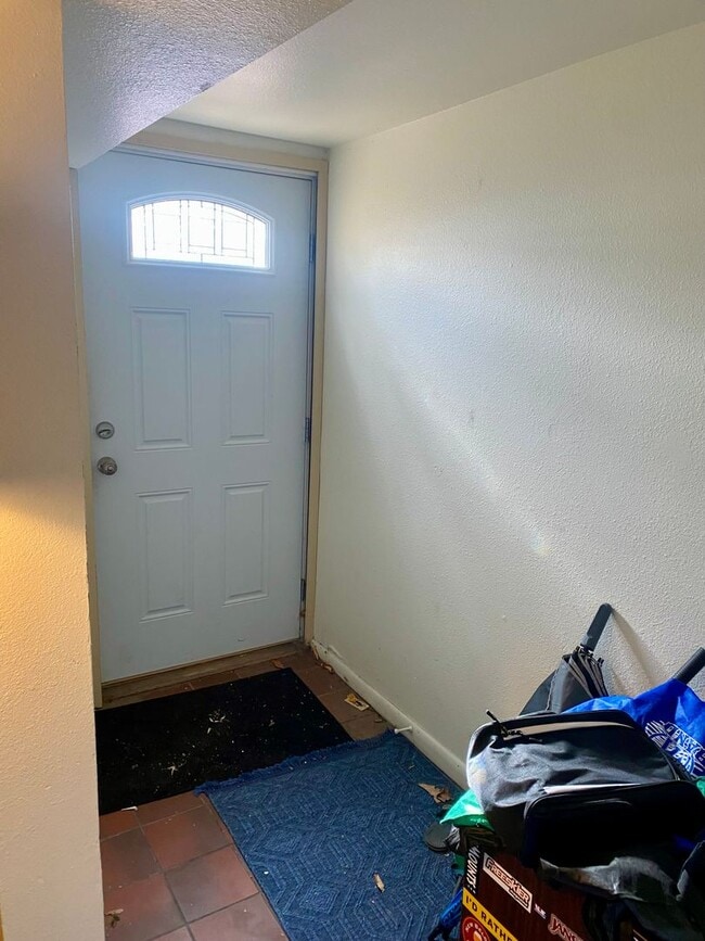 Building Photo - Available for 2026-2027 Fall Pre-Leasing! ...