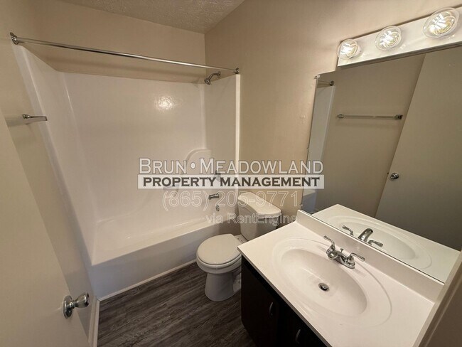 Building Photo - 1930 Lovell Rd