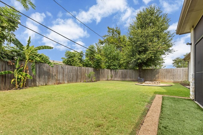 Building Photo - 8550 Ridgepoint Dr
