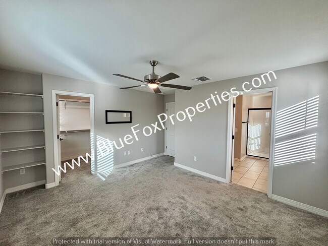 Building Photo - 1048 E Descent St